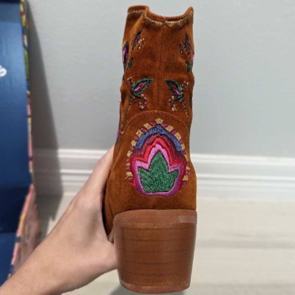 FARM RIO Boho Cowgirl Embroidered Caramel Western Ankle Boots Vegan Size 37 NIB - Picture 7 of 11